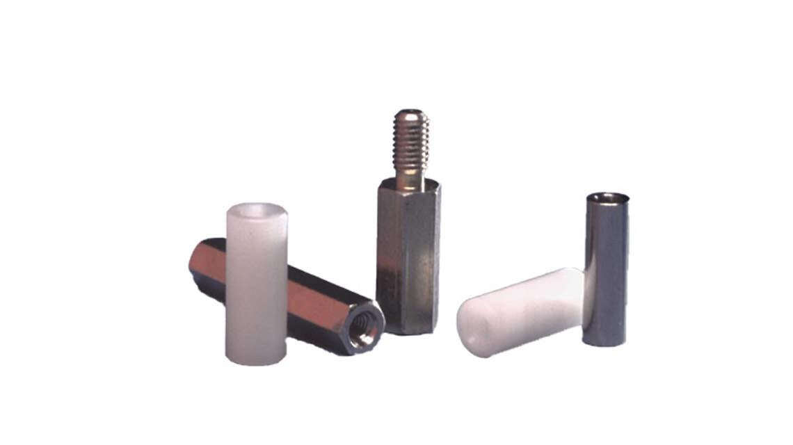 Avstandsstykker og hylser fra Elra